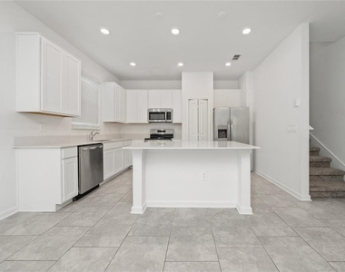 3330 Laurent Loop - Photo Thumbnail 4