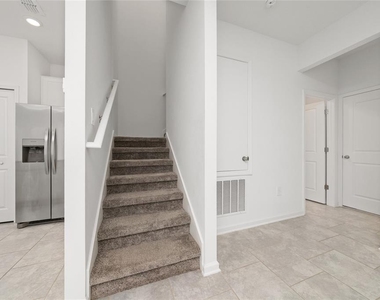 3330 Laurent Loop - Photo Thumbnail 3