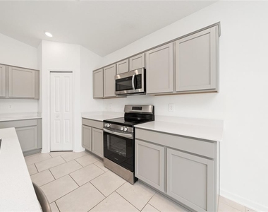 4816 Edensbridge Lane - Photo Thumbnail 7