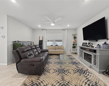 1067 Michelangelo Lane - Photo Thumbnail 14