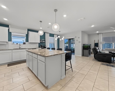 1067 Michelangelo Lane - Photo Thumbnail 8