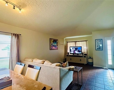 3227 Herons Point Circle - Photo Thumbnail 4