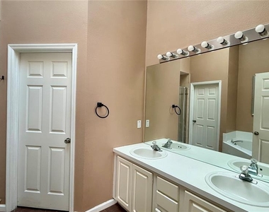 3227 Herons Point Circle - Photo Thumbnail 15
