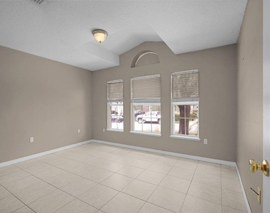 265 Jocelyn Drive - Photo Thumbnail 9