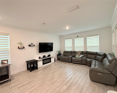 16318 Honey Harvest Street - Photo Thumbnail 5