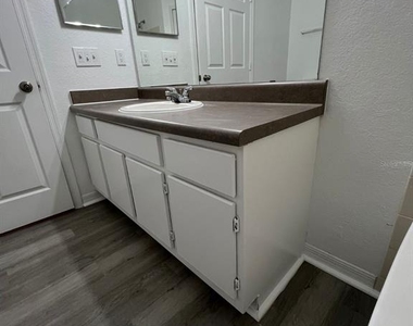 5963 Westgate Drive - Photo Thumbnail 4