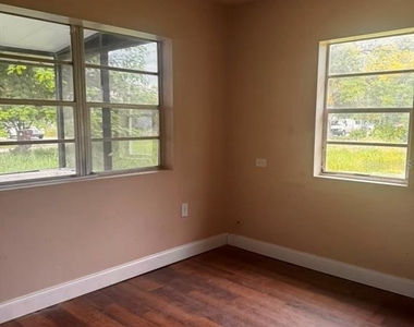 1718 Kentucky Avenue - Photo Thumbnail 9