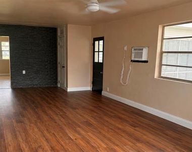 1718 Kentucky Avenue - Photo Thumbnail 7