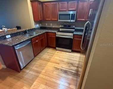 3069 Ashland Lane N - Photo Thumbnail 2