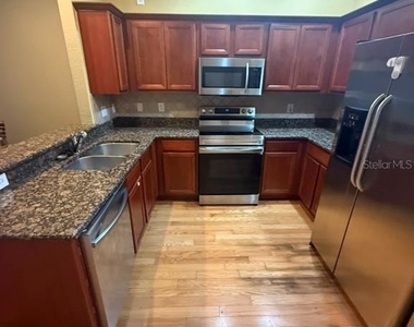 3069 Ashland Lane N - Photo Thumbnail 4