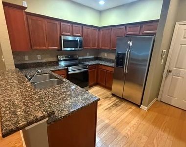 3069 Ashland Lane N - Photo Thumbnail 5