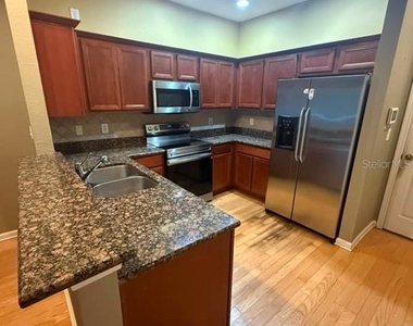 3069 Ashland Lane N - Photo Thumbnail 3