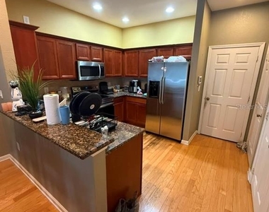 3069 Ashland Lane N - Photo Thumbnail 8