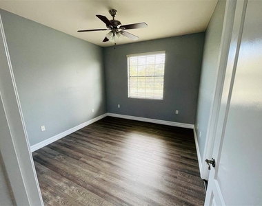 10802 Willow Ridge Loop - Photo Thumbnail 9