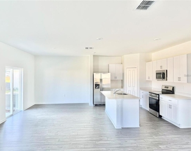 3783 Ne 30th Terrace - Photo Thumbnail 3