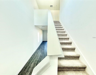 3783 Ne 30th Terrace - Photo Thumbnail 6