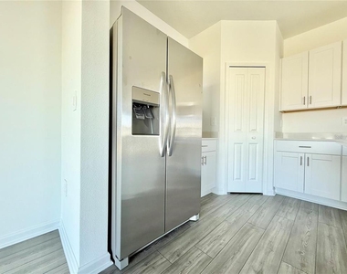 3783 Ne 30th Terrace - Photo Thumbnail 6