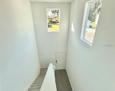 3783 Ne 30th Terrace - Photo Thumbnail 9