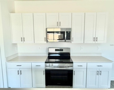 3783 Ne 30th Terrace - Photo Thumbnail 3