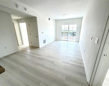 5563 Millenia Park Blvd - Photo Thumbnail 6