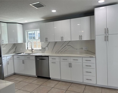 375 Carrousel Court - Photo Thumbnail 7