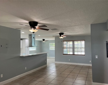375 Carrousel Court - Photo Thumbnail 4