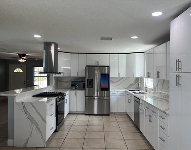 375 Carrousel Court - Photo Thumbnail 5