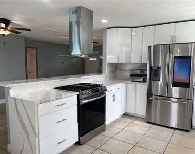 375 Carrousel Court - Photo Thumbnail 6