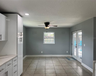 375 Carrousel Court - Photo Thumbnail 8