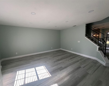 2906 Candela Court - Photo Thumbnail 8