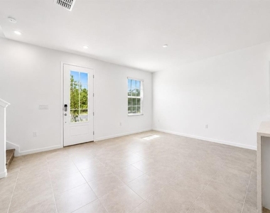 2414 Celebration Boulevard - Photo Thumbnail 7