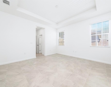 2414 Celebration Boulevard - Photo Thumbnail 13