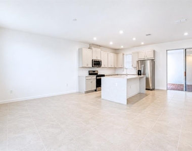2414 Celebration Boulevard - Photo Thumbnail 6