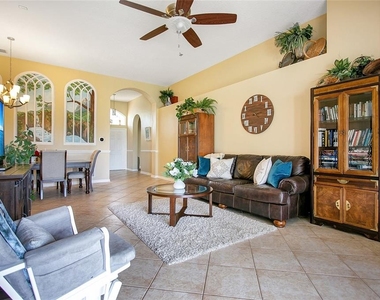 442 Home Grove Drive - Photo Thumbnail 3