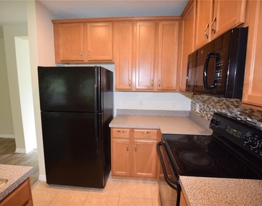 9796 Tivoli Villa Drive - Photo Thumbnail 11