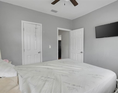 1313 4th Street Ne - Photo Thumbnail 9