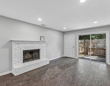 3990 Se 17th Ct - Photo Thumbnail 4