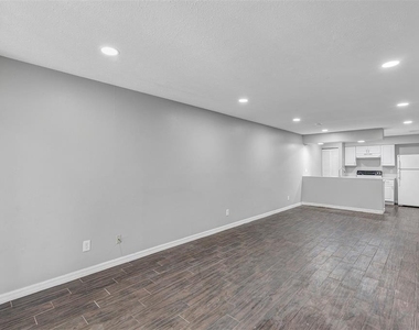 3990 Se 17th Ct - Photo Thumbnail 2