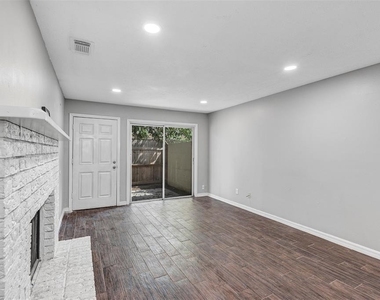 3990 Se 17th Ct - Photo Thumbnail 5