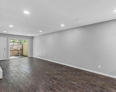 3990 Se 17th Ct - Photo Thumbnail 8