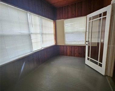 725 N Westmoreland Drive - Photo Thumbnail 9