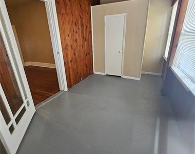 725 N Westmoreland Drive - Photo Thumbnail 8