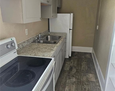725 N Westmoreland Drive - Photo Thumbnail 3