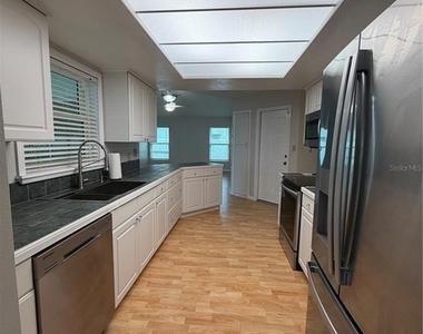 3727 Dunwich Avenue - Photo Thumbnail 5