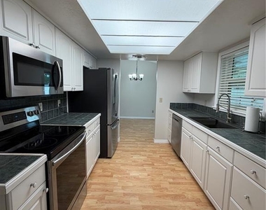 3727 Dunwich Avenue - Photo Thumbnail 4