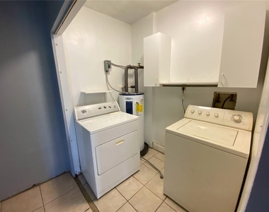 1409 Madrid Way - Photo Thumbnail 21