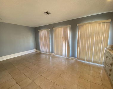 1409 Madrid Way - Photo Thumbnail 15