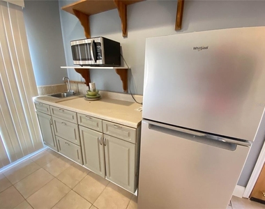 1409 Madrid Way - Photo Thumbnail 17