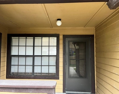 355 Lakepointe Drive - Photo Thumbnail 2