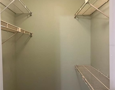 355 Lakepointe Drive - Photo Thumbnail 12